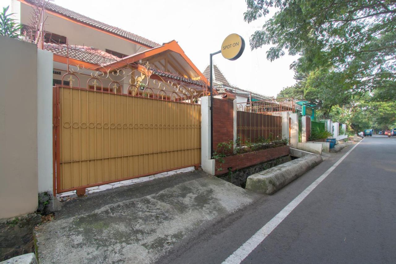Spot On 3218 Bee Palm Family Syariah Hotell Malang Exteriör bild